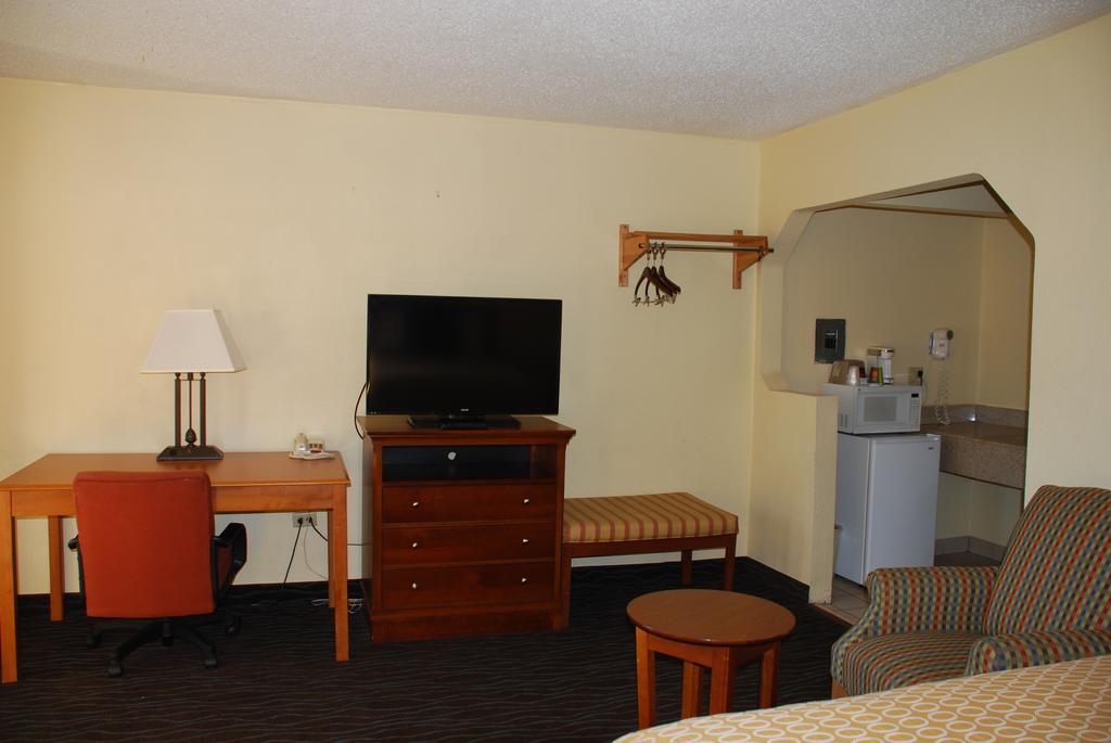 Chief Motel פאייטוויל מראה חיצוני תמונה